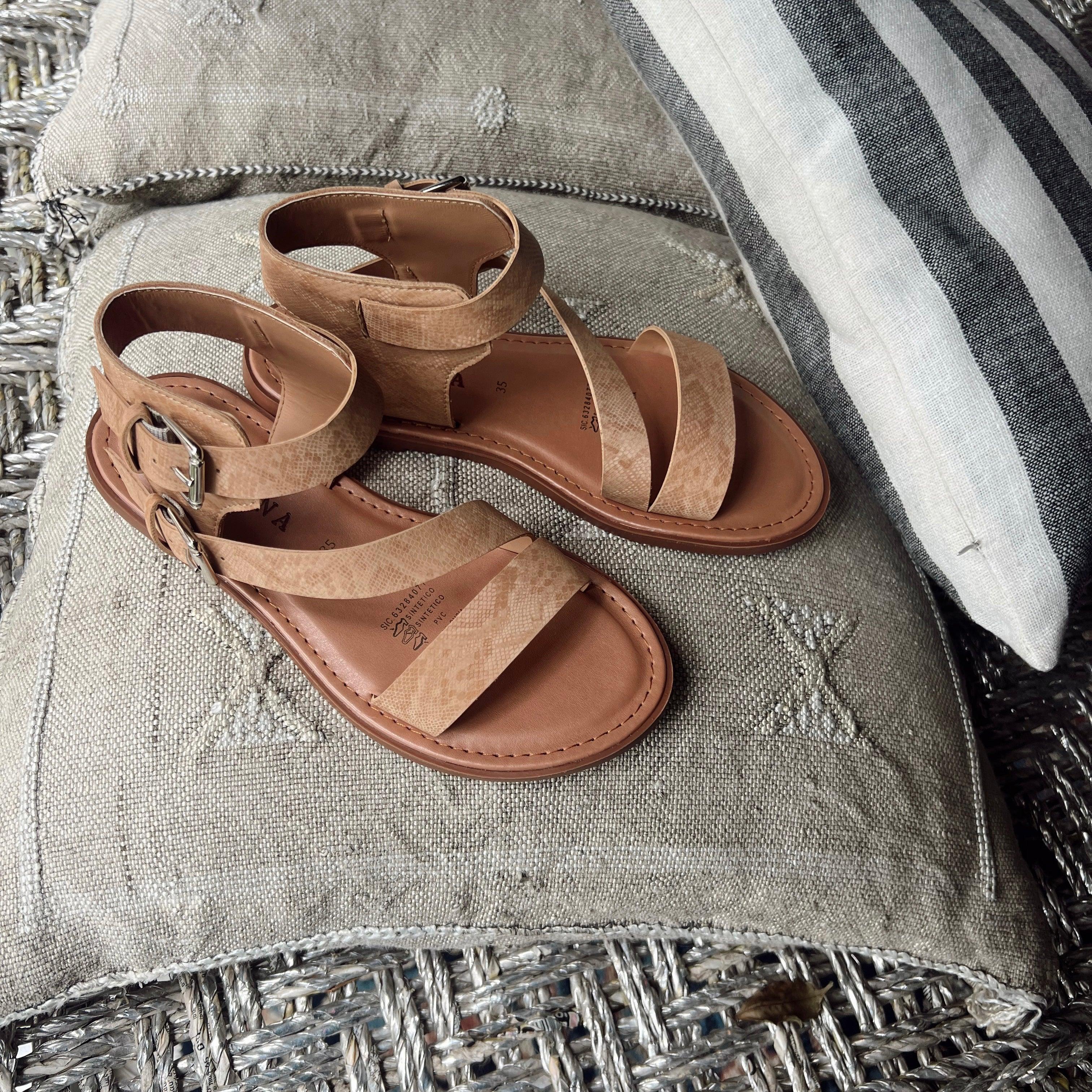 Secret Love Flat Sandals - Coralina