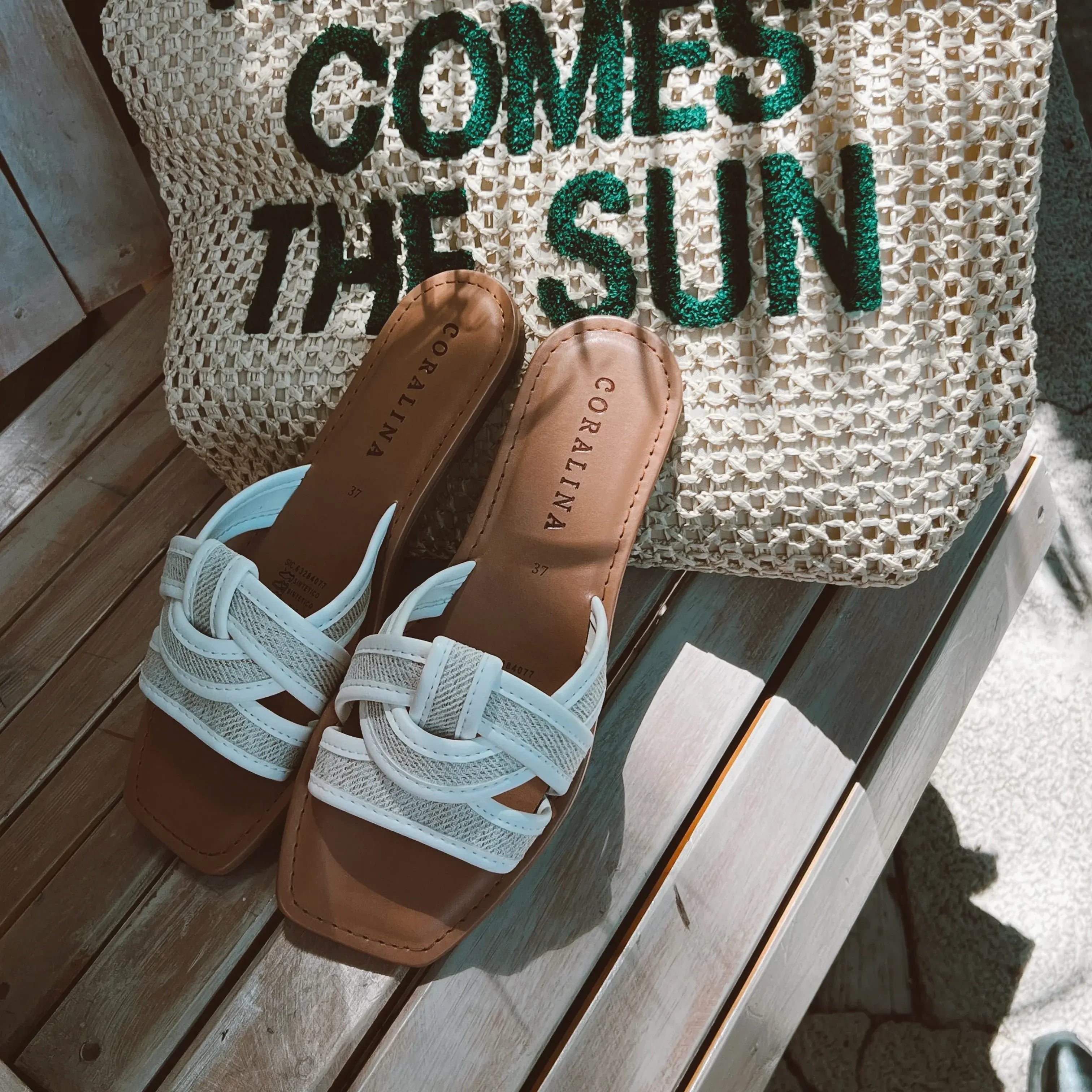 Solar Coast Flat Sandals - Coralina