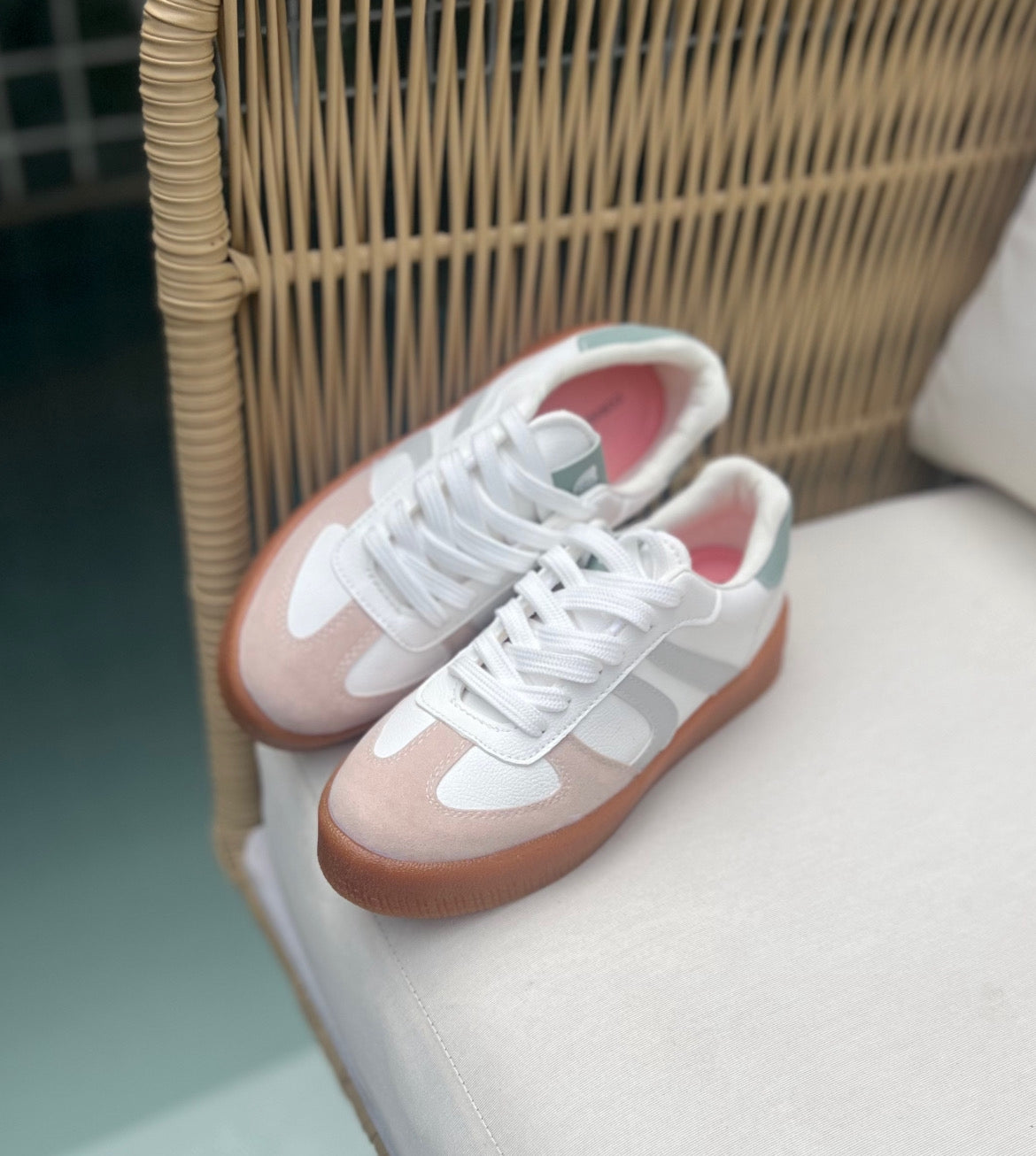 Aqua Waves Sneakers - Coralina 