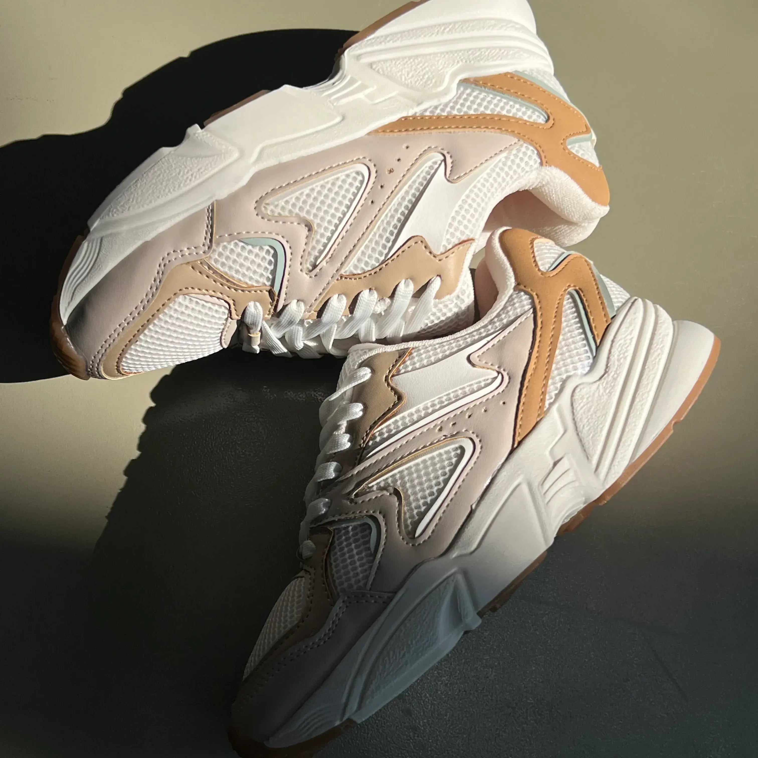 Road Trip Santa Cruz Sneakers - Coralina 