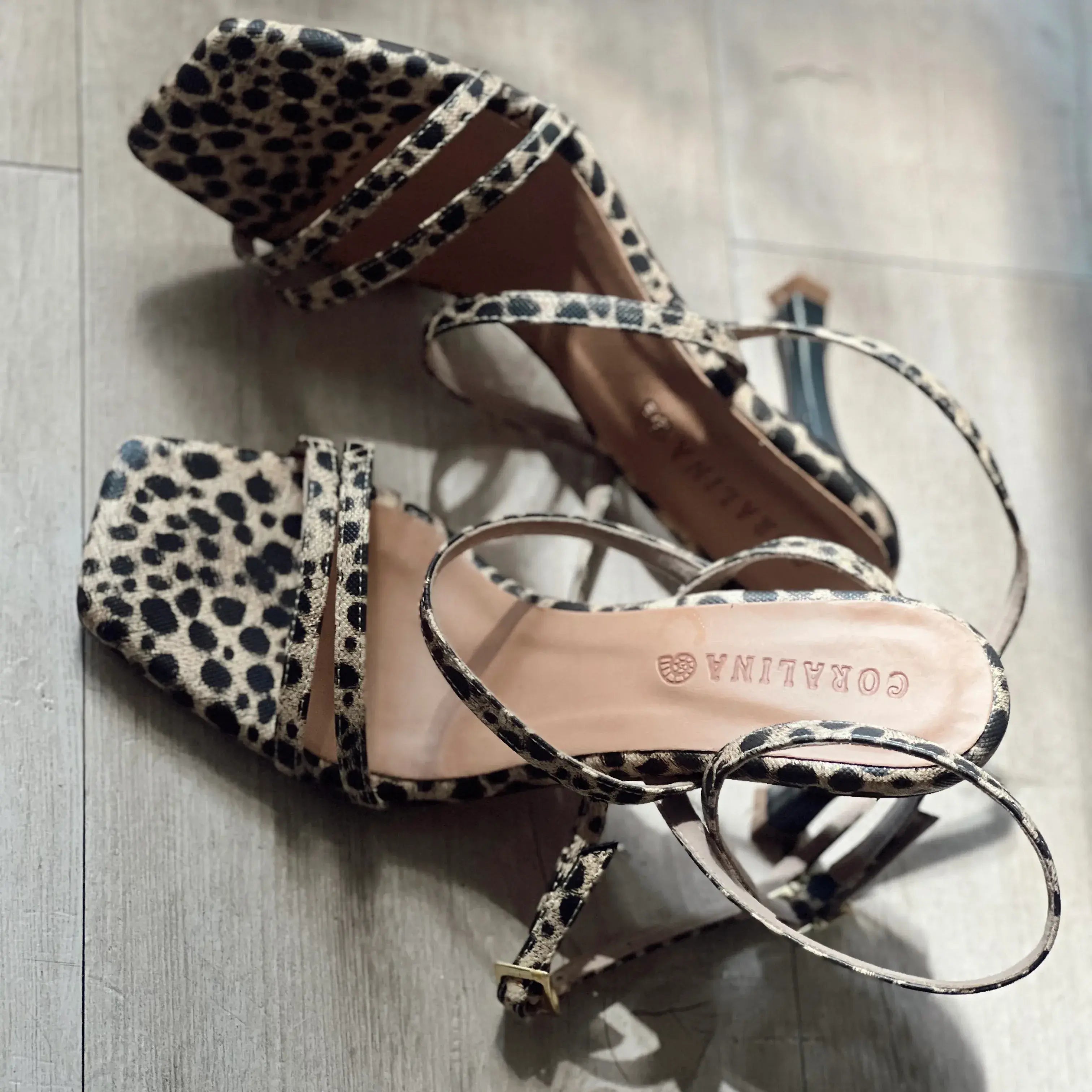 Punta Palma  Heeled Sandals - Coralina 