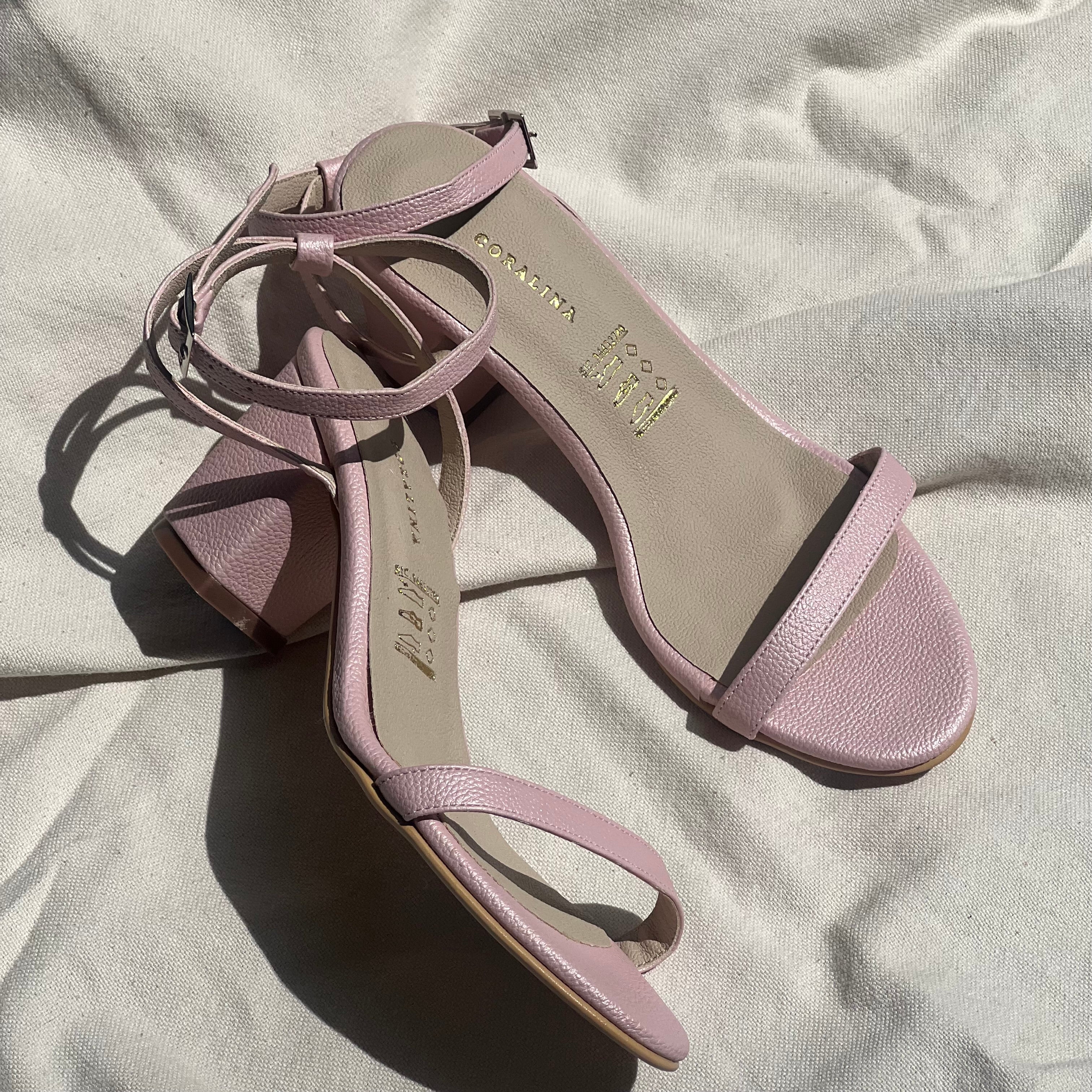 Bright mornings  Heeled Sandals tacón cinco y medio - Coralina 