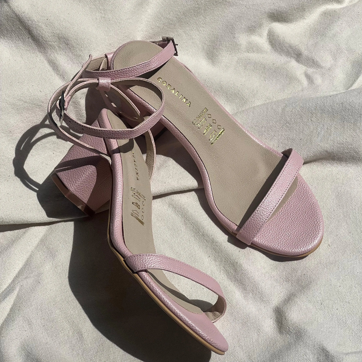 Bright mornings  Heeled Sandals tacón cinco y medio - Coralina 