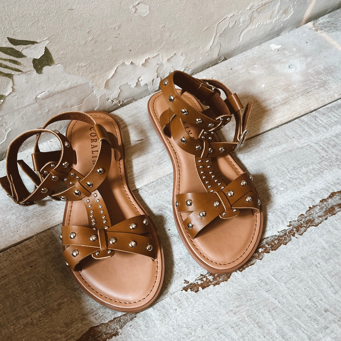 Tiki Time flat  Sandals - Coralina 