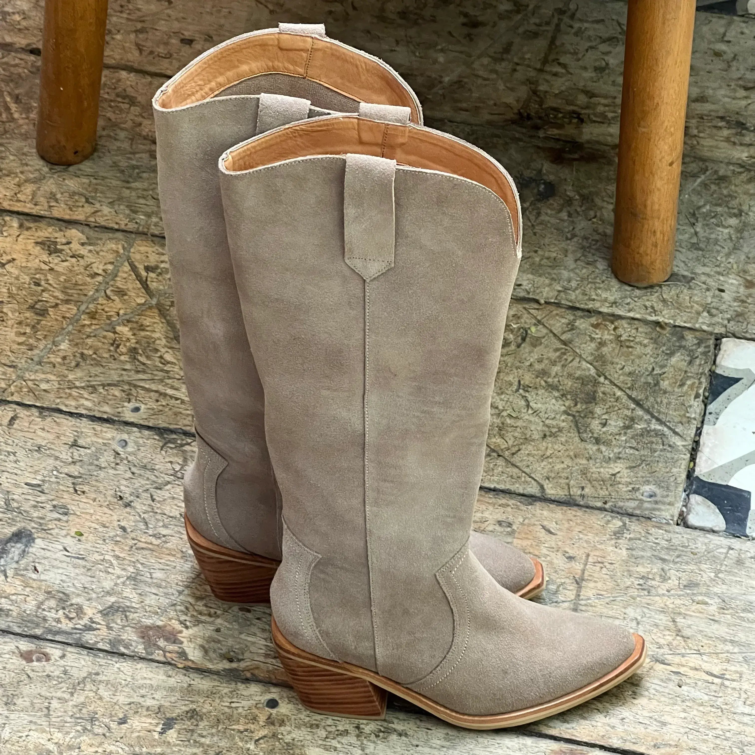 Arena y Sol Western Boots - Coralina 