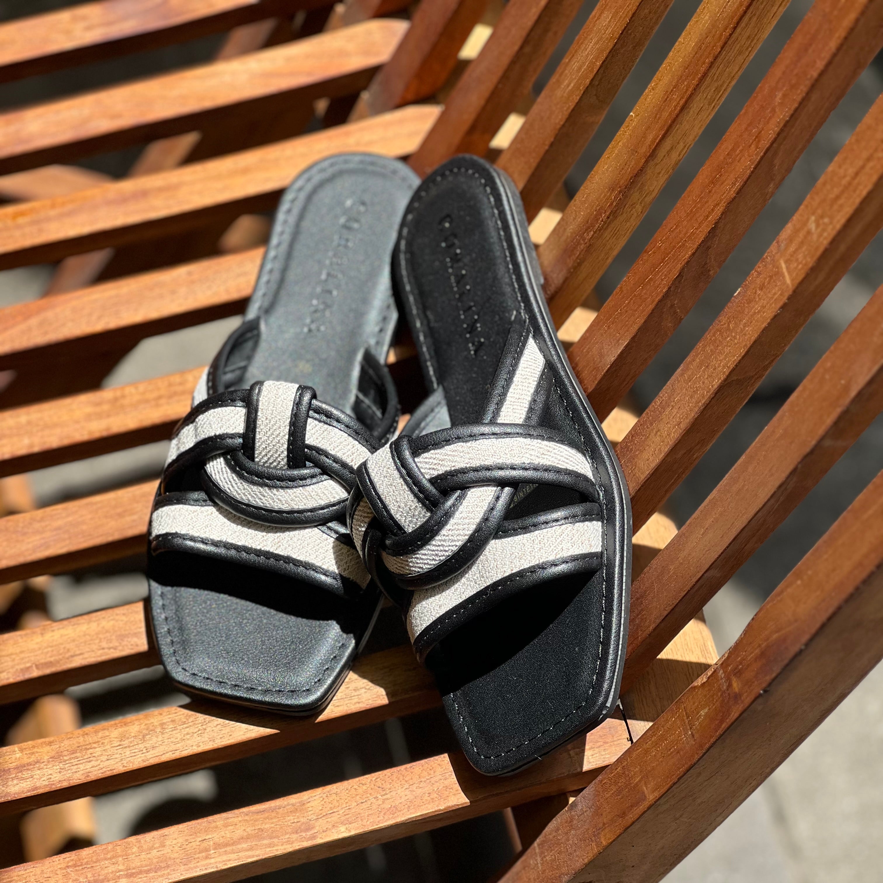 Solar Coast  Flat Sandals - Coralina 